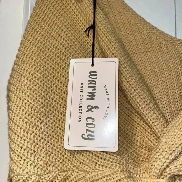 Warm & Cozy Beige V-Neck Chunky Knit Oversized Sweater Twist Knot, Crop - Picture 3 of 6